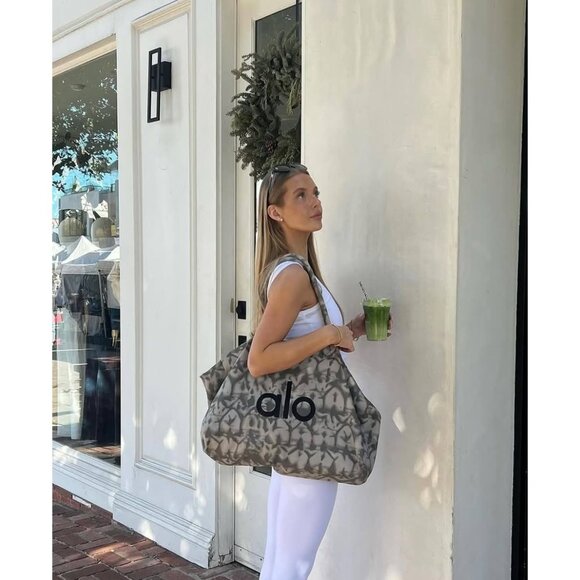 ALO YOGA Shopper Tote (2) - Picture 2 of 5